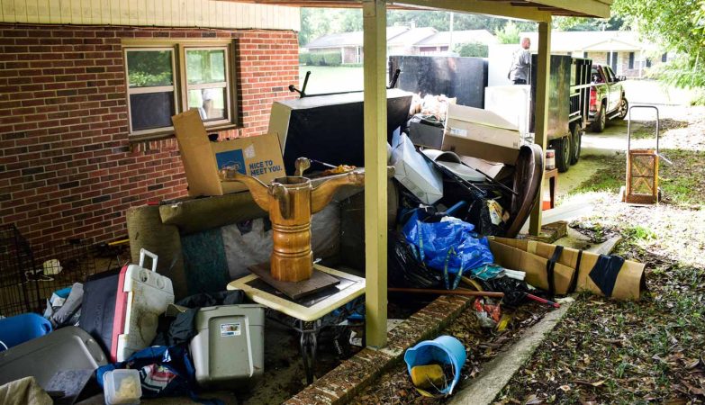 Reclaim Your Backyard: Yard Waste Cleanup with Junk Removal Services