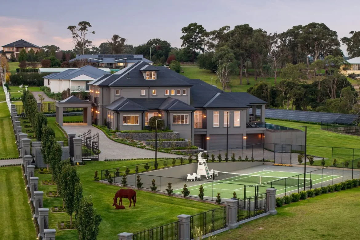You can save money quickly as a seller by skipping service fees and settlement costs